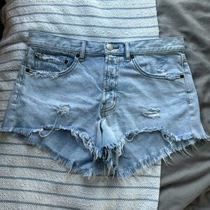 bdg jean shorts size 28